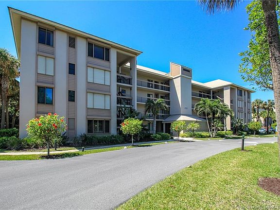 4th image of 4720 NE Sandpebble Trce APT 305
