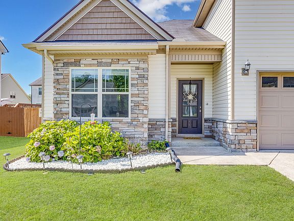 4th image of 1109 Carrington Pl