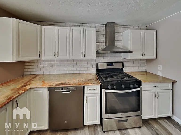 2270 Cardston Dr — Photo 6