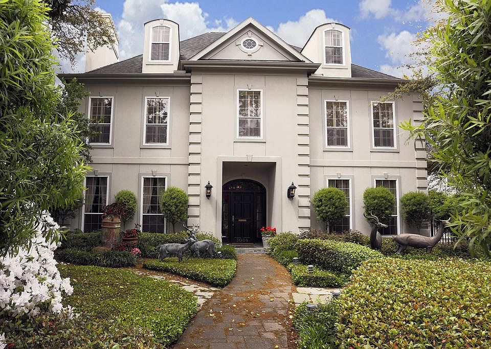 Beautiful Lucian Hood design.