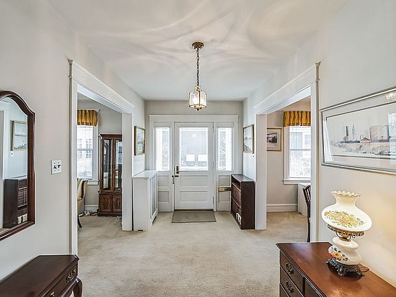 Entry Hall/Foyer