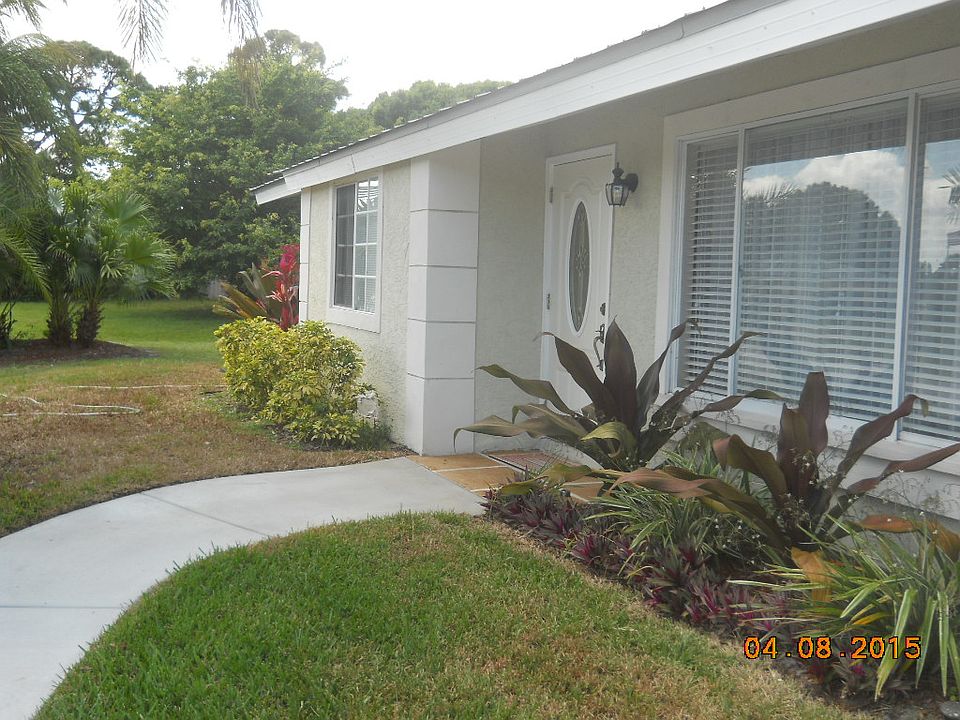 1st image of 1473 SE Oakmont Ln