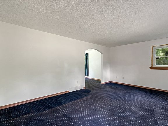 2nd image of 1 Putting Green Ln