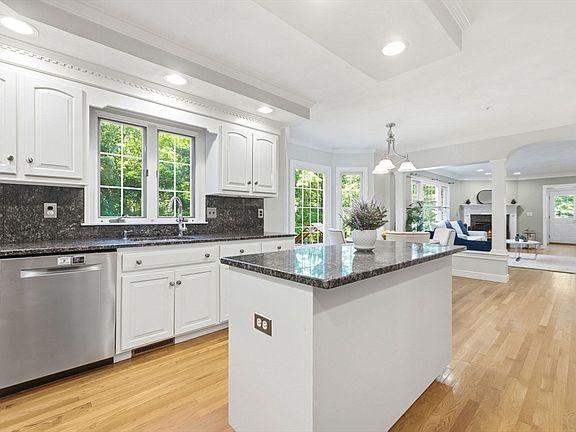 4th image of 14 Puritan Ave