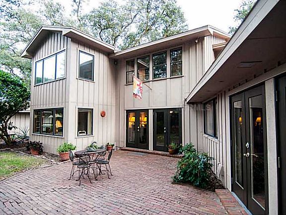 4th image of 2304 Woodley Ave