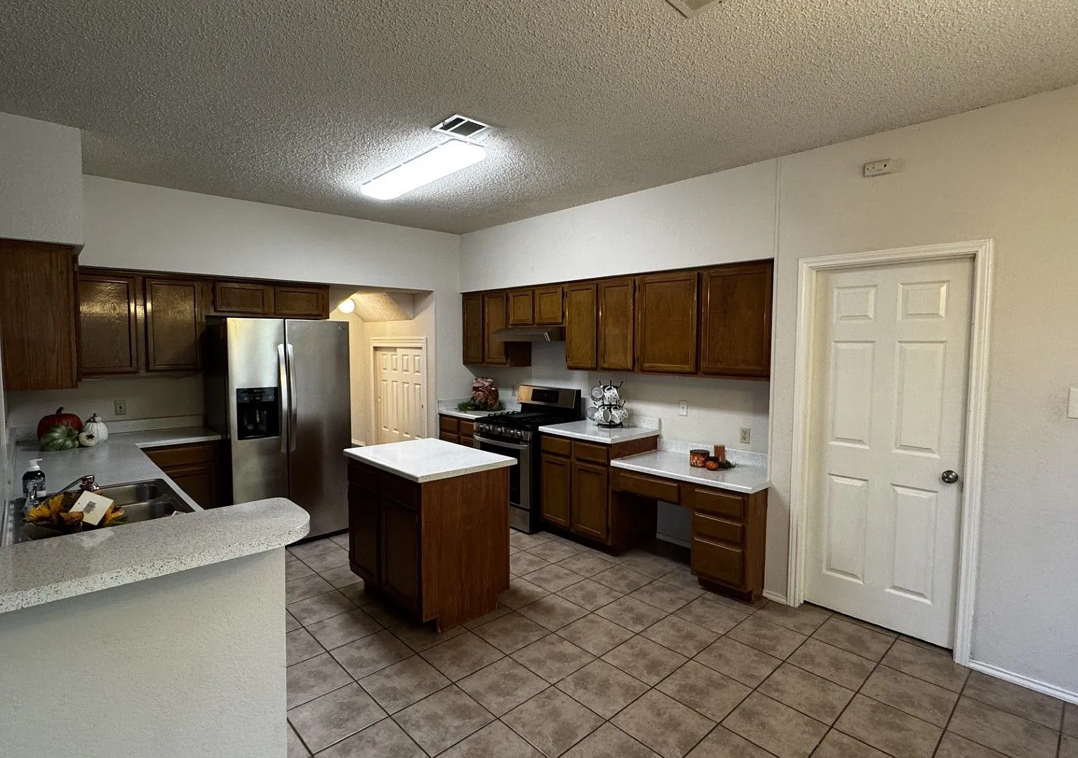 Large 4 bedroom Home in Southwest Austin — Photo 4