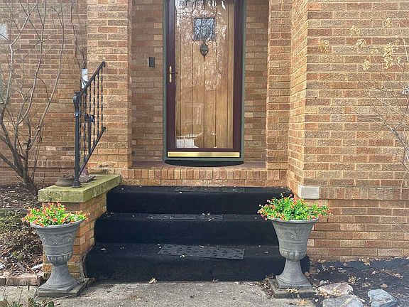 2nd image of 924 E Milwaukee St