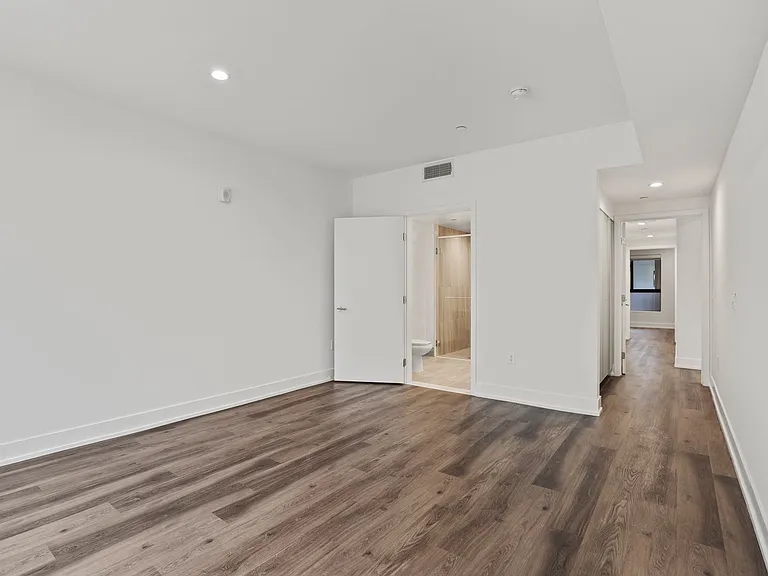 Bedroom with Bathroom