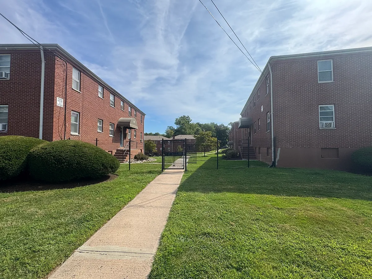 Building Photo - 768 New Britain Ave #3