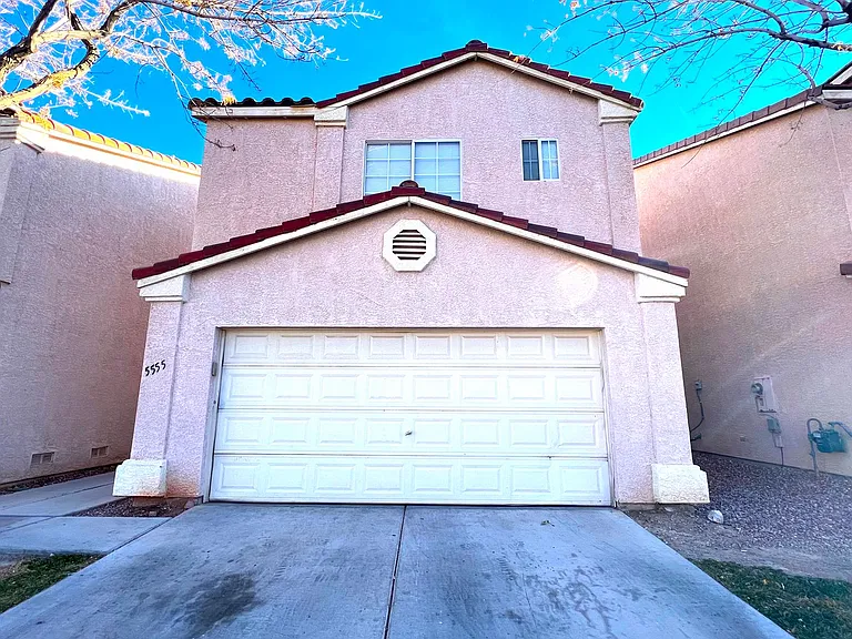 5555 Leaning Oak Ave — Photo 1