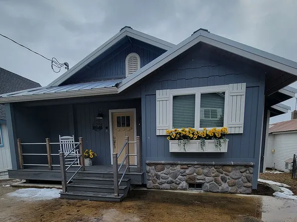 111 Terrace Ave, Newport, WA 99156