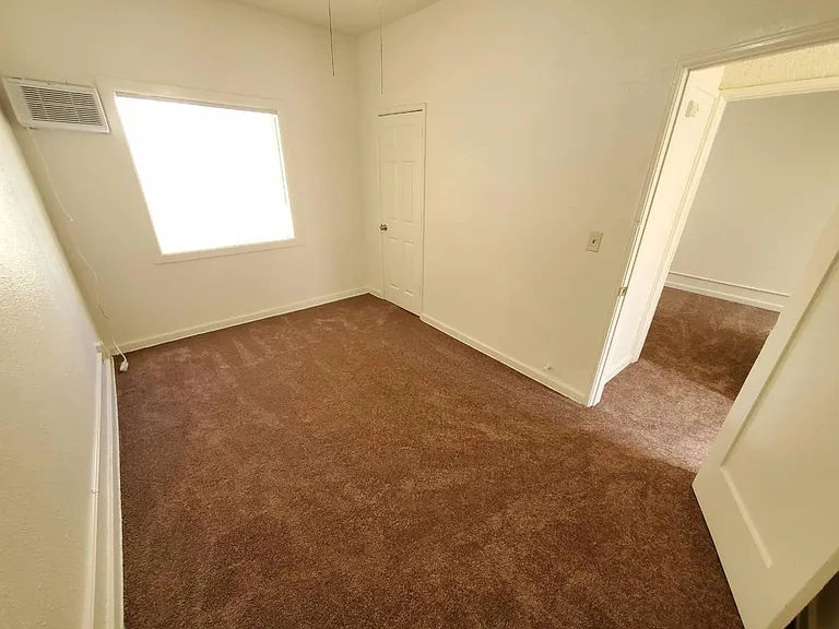 1124 Huntington Dr #H — Photo 11