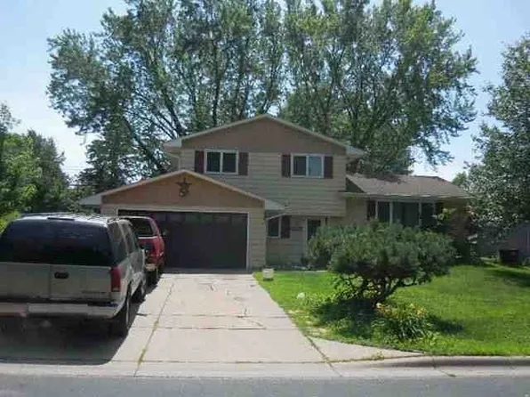 6217 Oakwood Rd, Woodbury, MN 55125