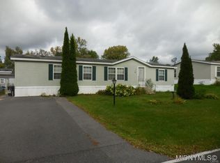 121 Windsor Cir, Utica, NY 13502
