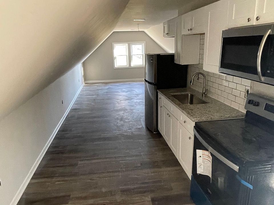 Brand new kitchen with no-slam cabinets, granite countertops, and stainless steel appliances