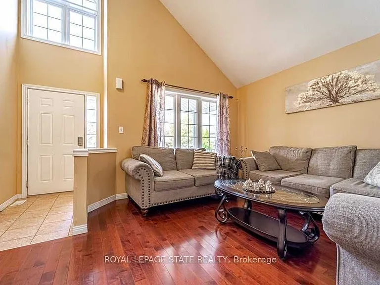 35 McKibbon Ave — Photo 3