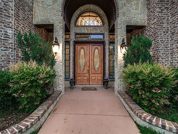 4th image of 412 Forest River Ct