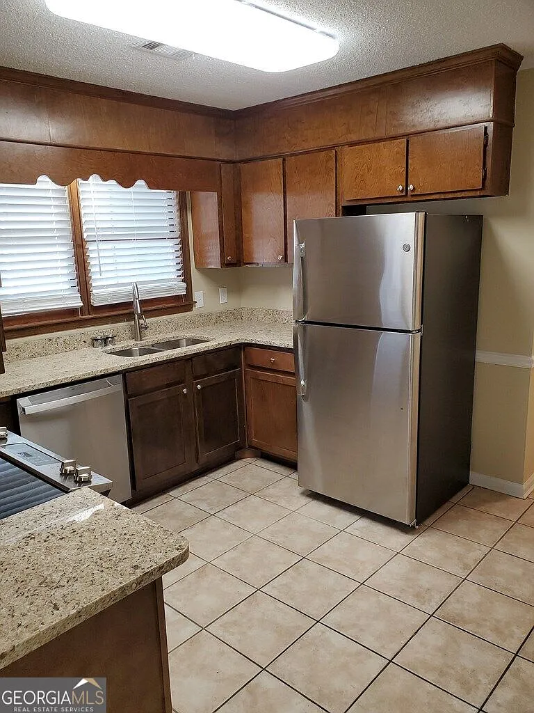 3 bed, 2.0 bath, $2,095 — Photo 3