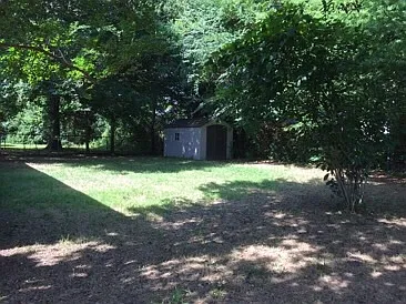 1052 Oakcrest Dr — Photo 4