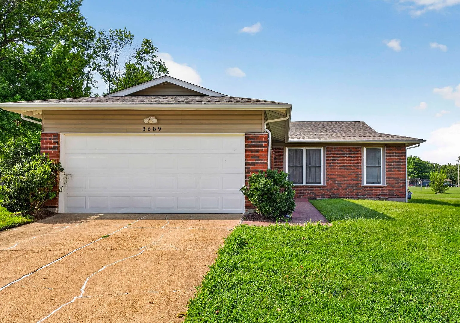 You don't want to miss this completely rehabbed ranch home conveniently located in a cozy cul-de-... — Photo 1