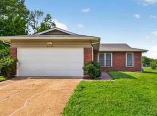 3689 Whispering Woods Dr, Florissant, MO 63031