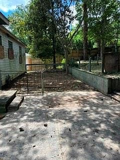 4th image of 1211 Aleamo Dr