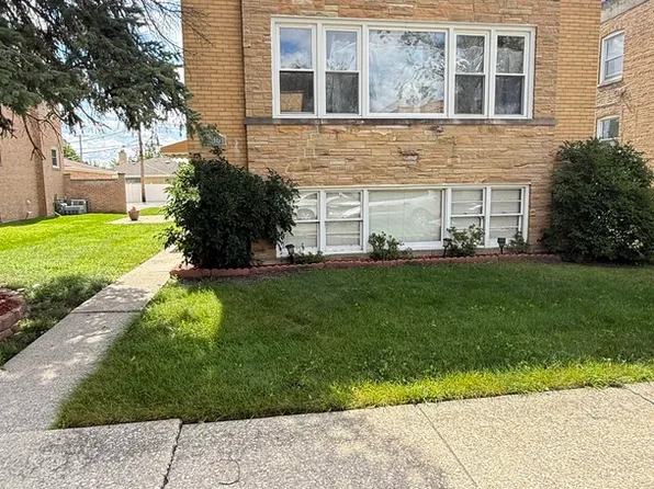 10301 W Chaucer St, Westchester, IL 60154