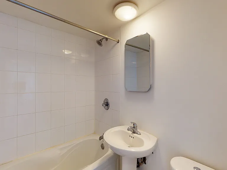 60 Daly Ave — Photo 23