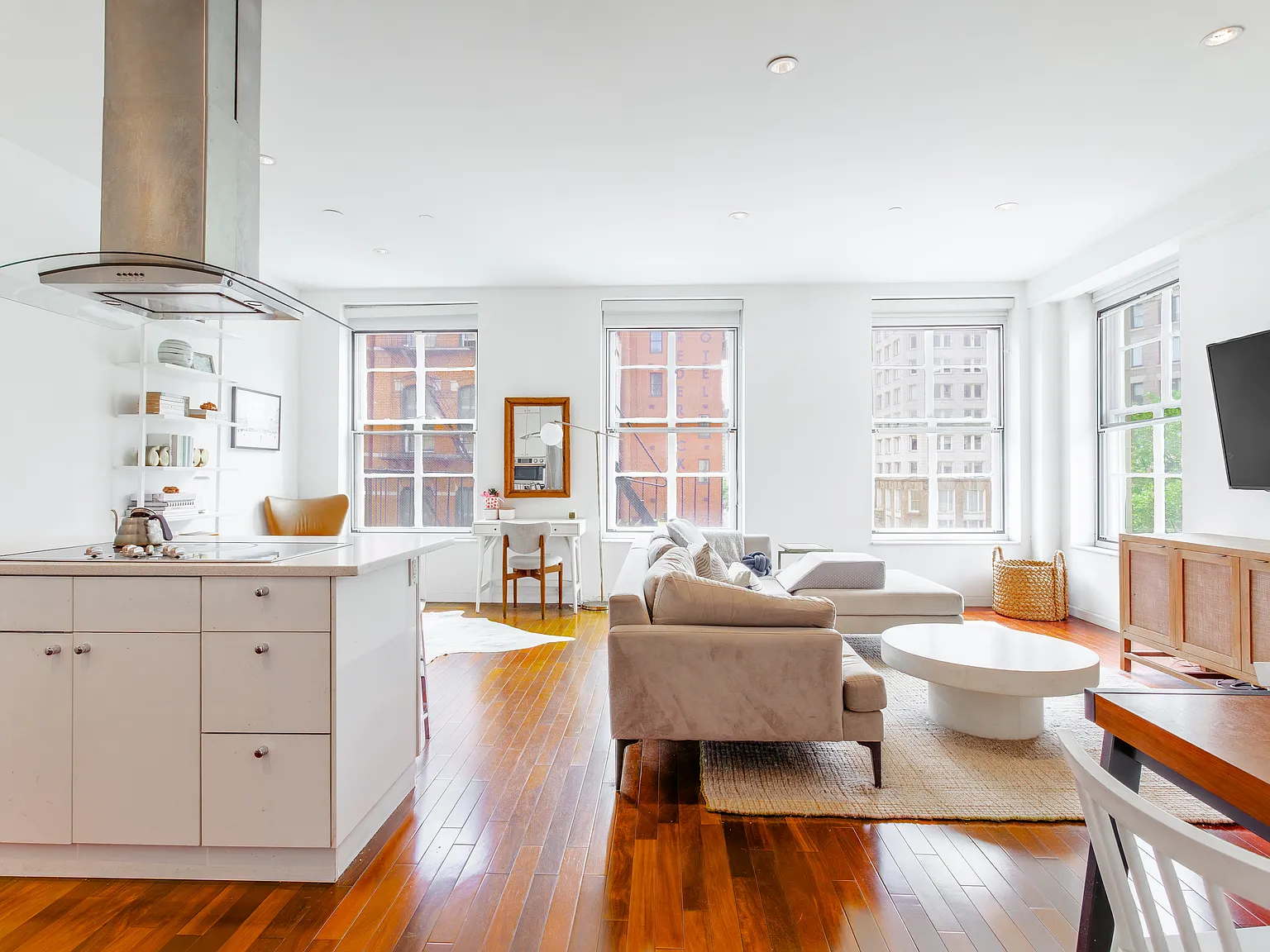 109 West Broadway — Photo 1