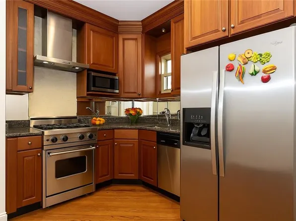 2 Roosevelt Court image 10 of 22