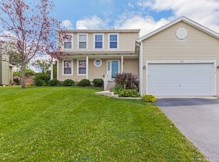 1909 Oaktree Trl, Lake Villa, IL 60046