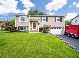 7 Buttermilk Dr, New Windsor, NY 12553