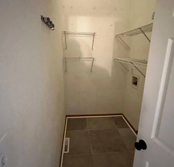 1112 E Locust St — Photo 11
