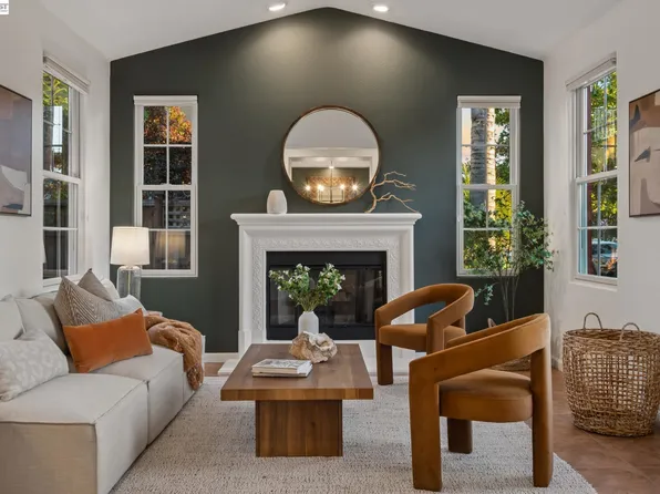 2358 Coral Sea St, Alameda, CA 94501