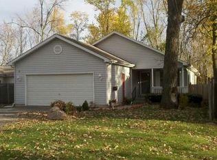 6 S Lake Ave, Grayslake, IL 60030