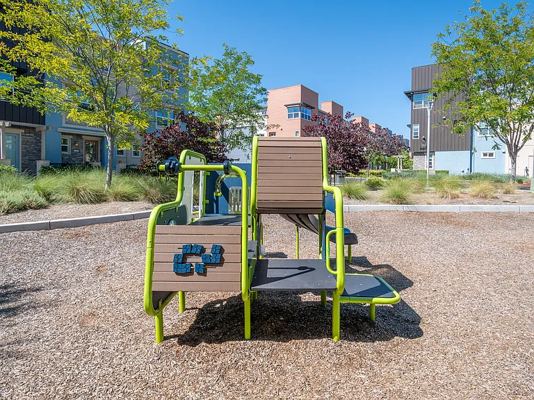 882 Slate Pl — Photo 24