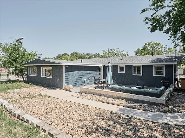 7706 Delafield Ln — Photo 3