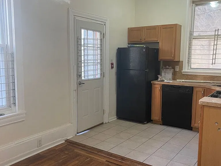 505-07 South 42nd St — Photo 11