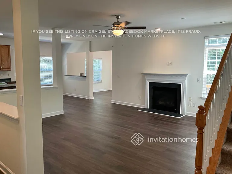 8121 Acacia Ct — Photo 3