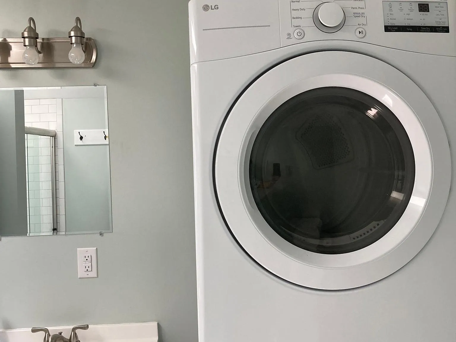 2 bed, 835 sqft, $900 — Photo 2