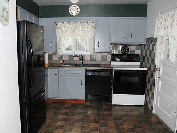 3rd image of 3815 Burton Ave