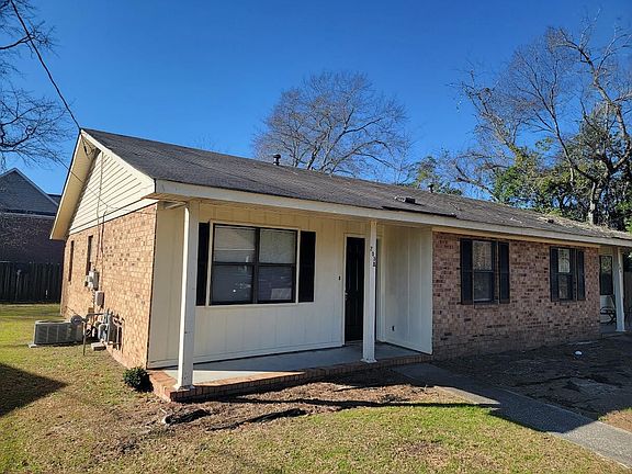 2nd image of 205 Flores Ln #A