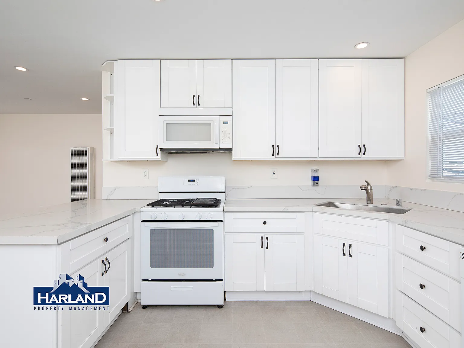3 bed, 1.0 bath, 1100 sqft, $2,950 — Photo 3