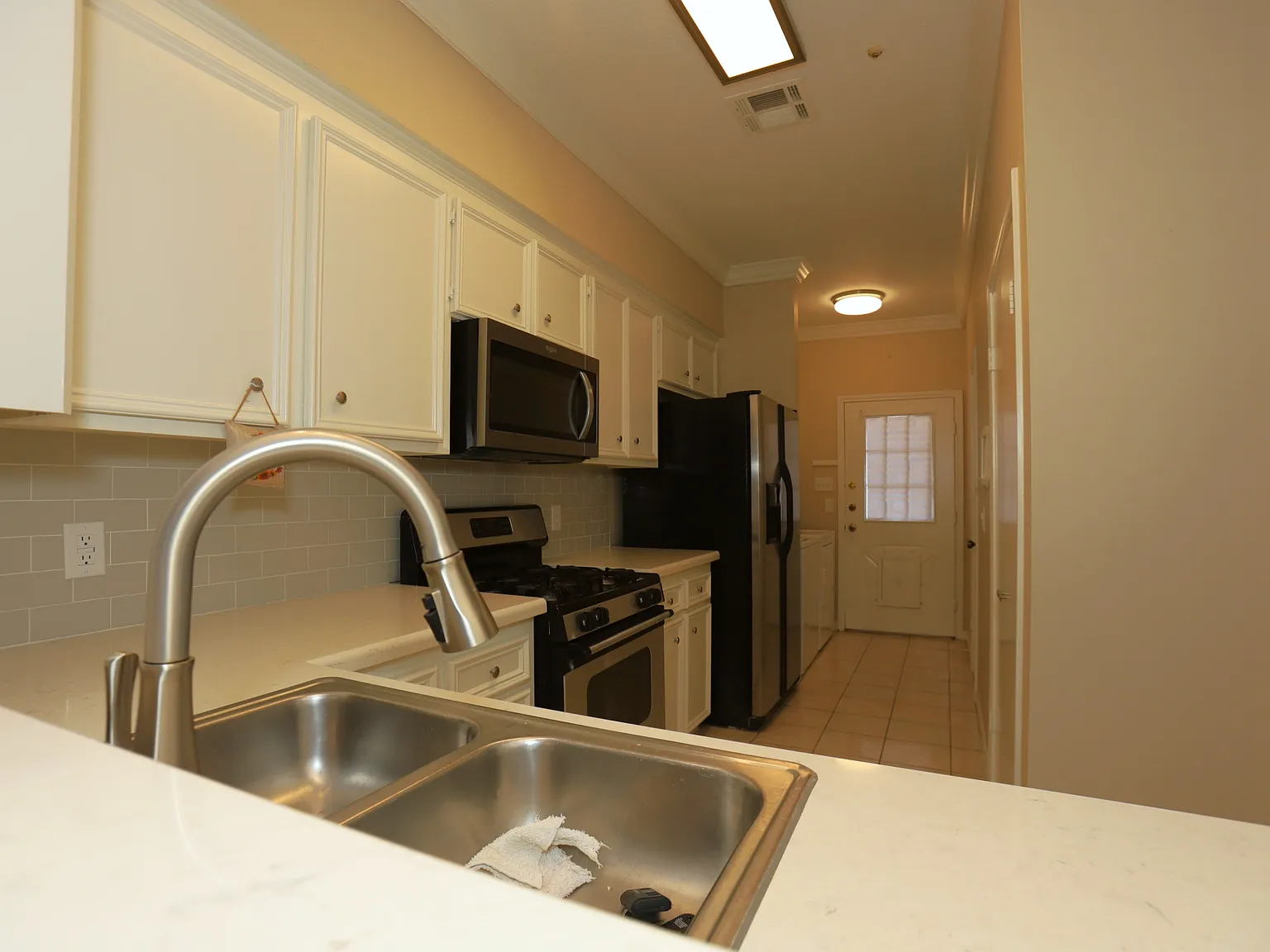 107 Manor Place TX - 1 — Photo 4