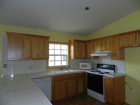3rd image of 200 Pearl Ave