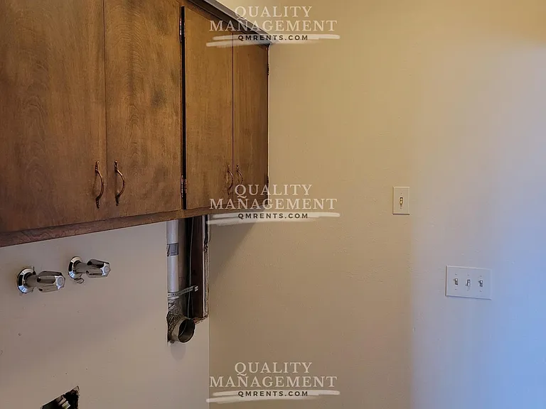 121 W Louisiana Ave — Photo 7