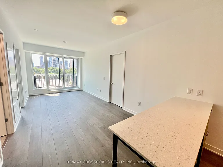 10 Oak St #523 — Photo 10