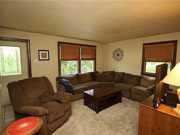 Newer Carpeting (June 2018) in 15x13 Living Room w/ Newer Andersen Windows & Plaster Walls