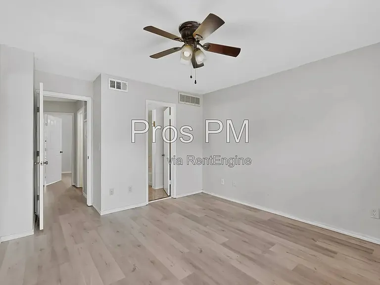734 W Collins St — Photo 20