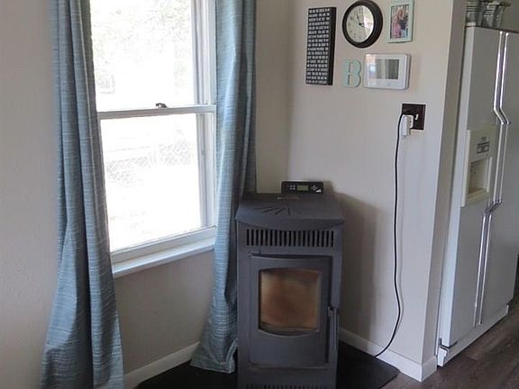 3rd image of 1006 E Jackson Ave